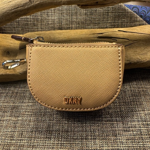 4035-HTT DKNY Brown Grain Faux Leather Zipper Coin -Accessory Bag With Key Hook. - Picture 1 of 6